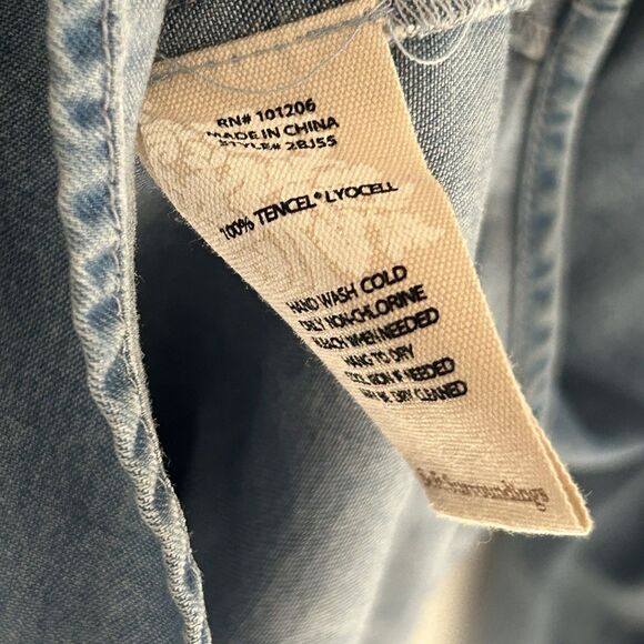 Soft Surroundings Chambray Pearl Rhinestone Tunic Top Size Medium Snap Front - Picture 8 of 10